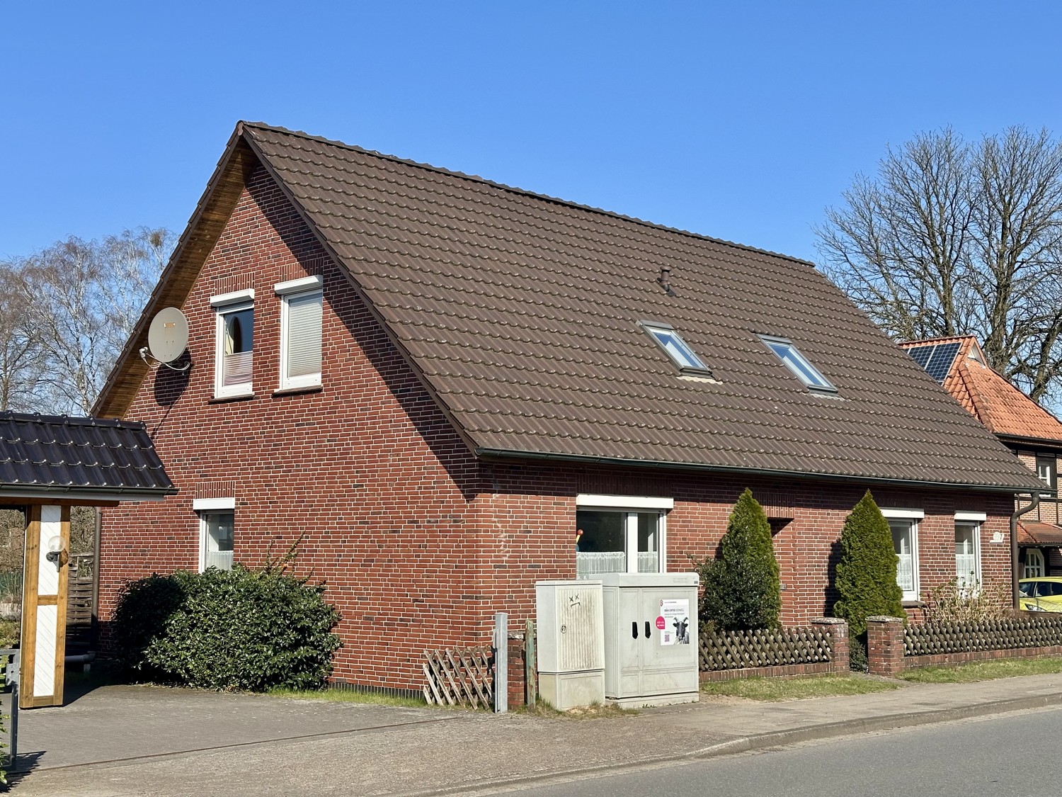 Hausansicht von der Straßenseite