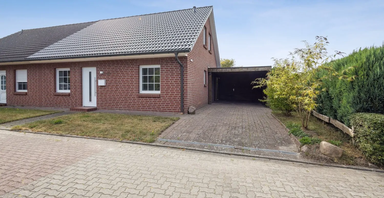 Straßenseite Nord / Ostansicht