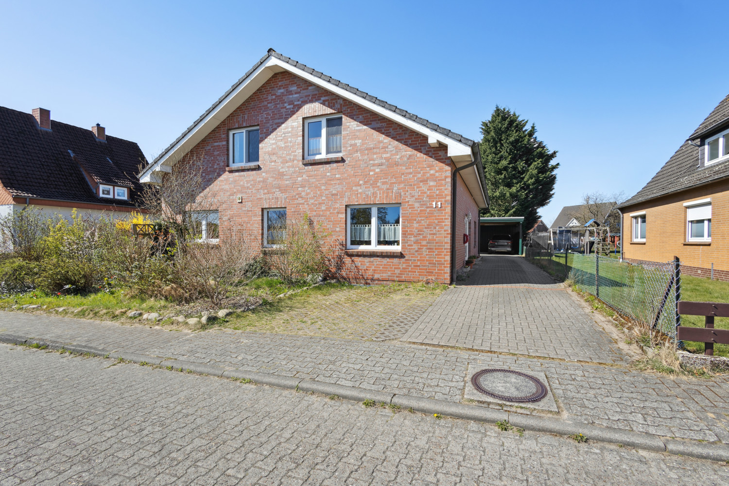 Straßenansicht