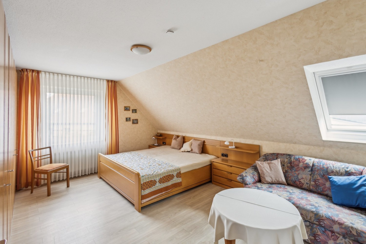 1. Schlafzimmer DG