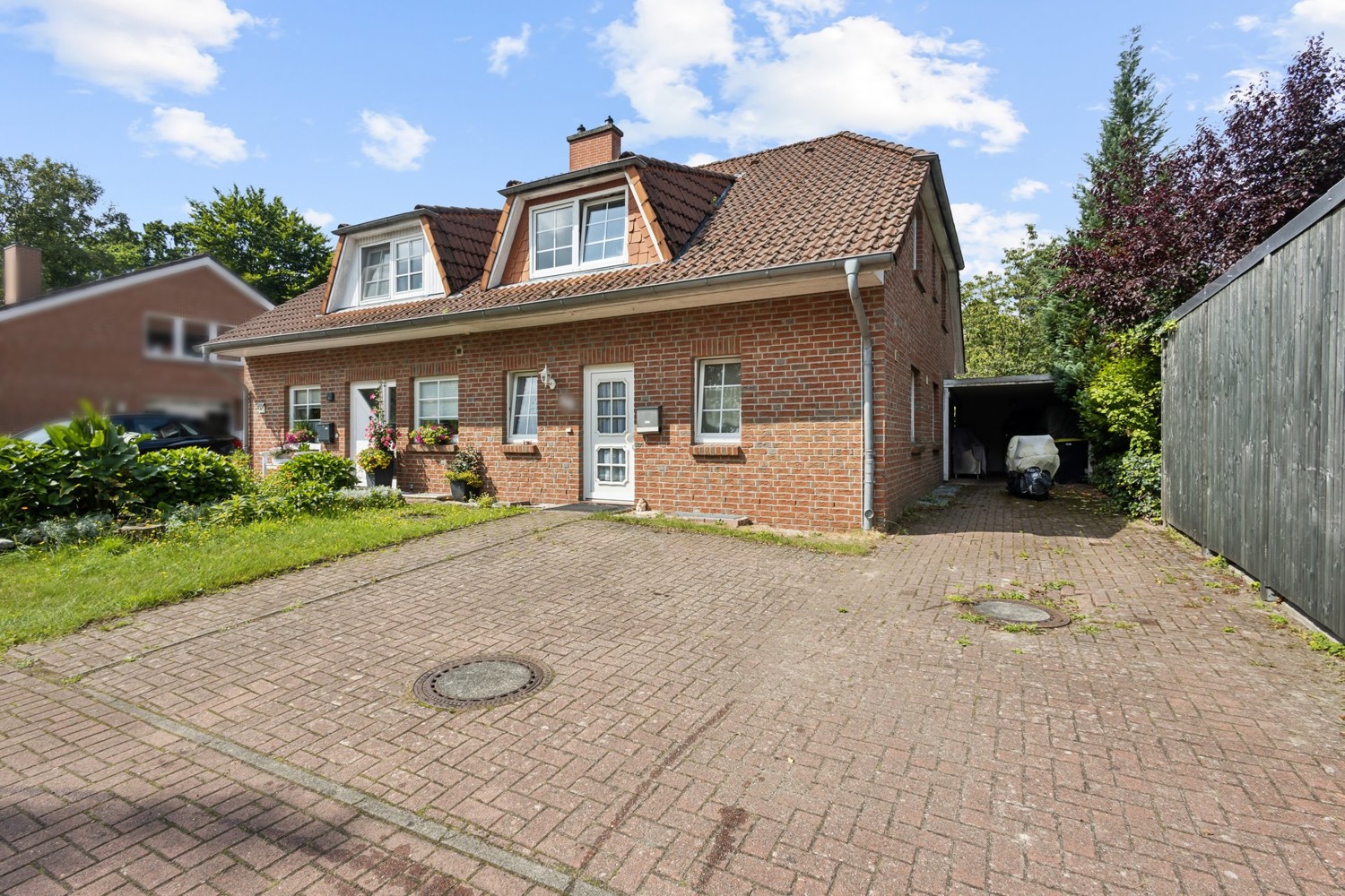 Straßenansicht