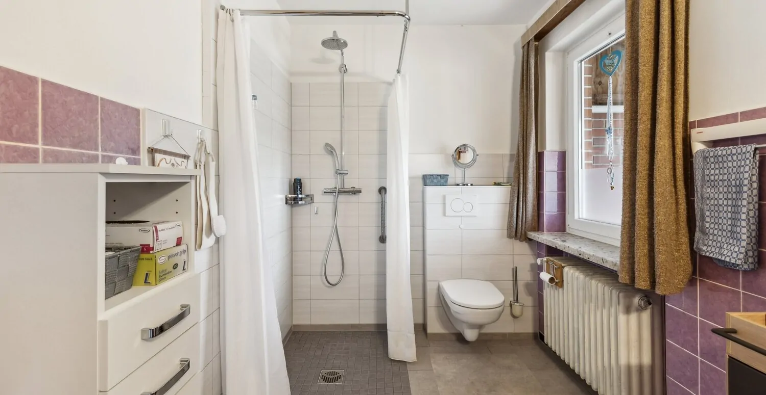 Bad im EG mit Dusche