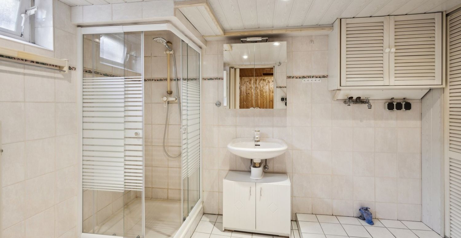 Waschküche mit Dusche / Heizung