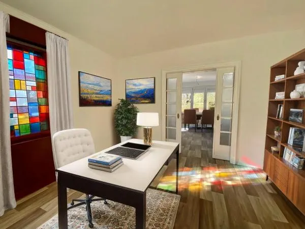 Praxis Vorderes Zimmer möbliert