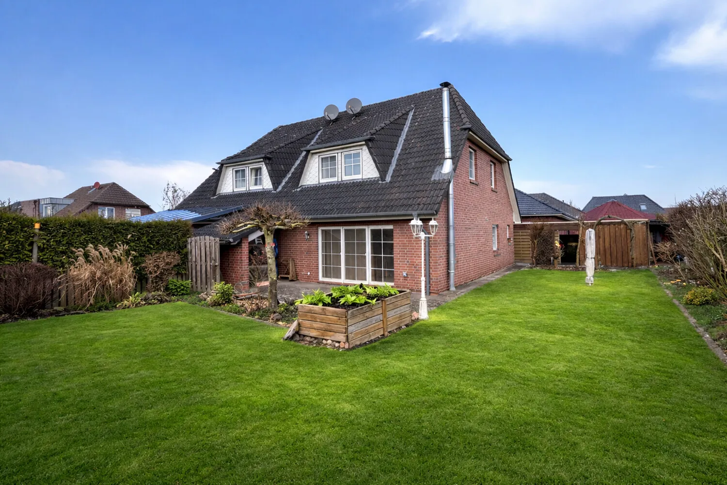 Wohnen mit Lebensqualität – Doppelhaushälfte mit Garten