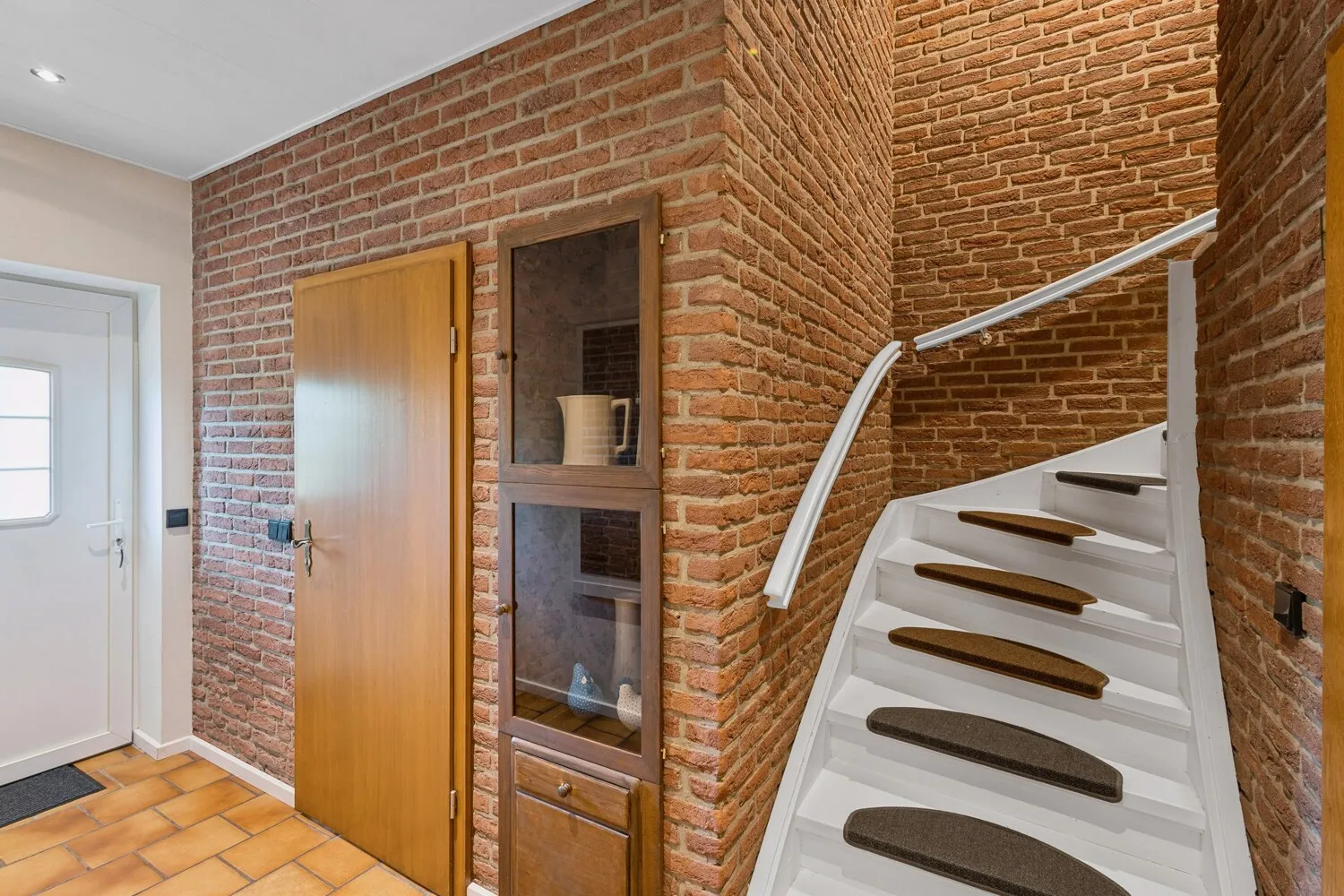 Flur und Treppe nach oben