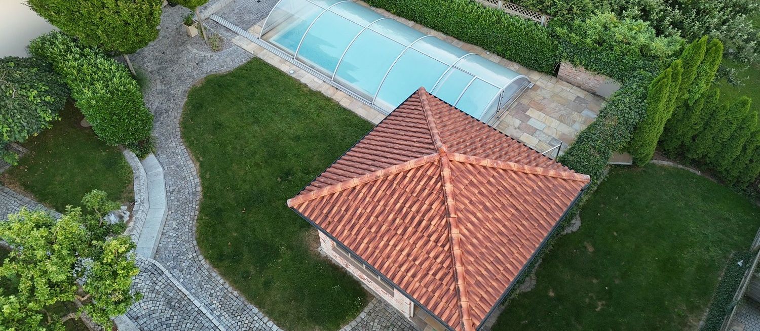 Pool mit Pavillion