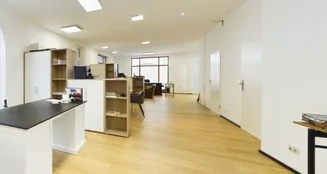 von_poll_real_estate_property_25085012-1_image_0