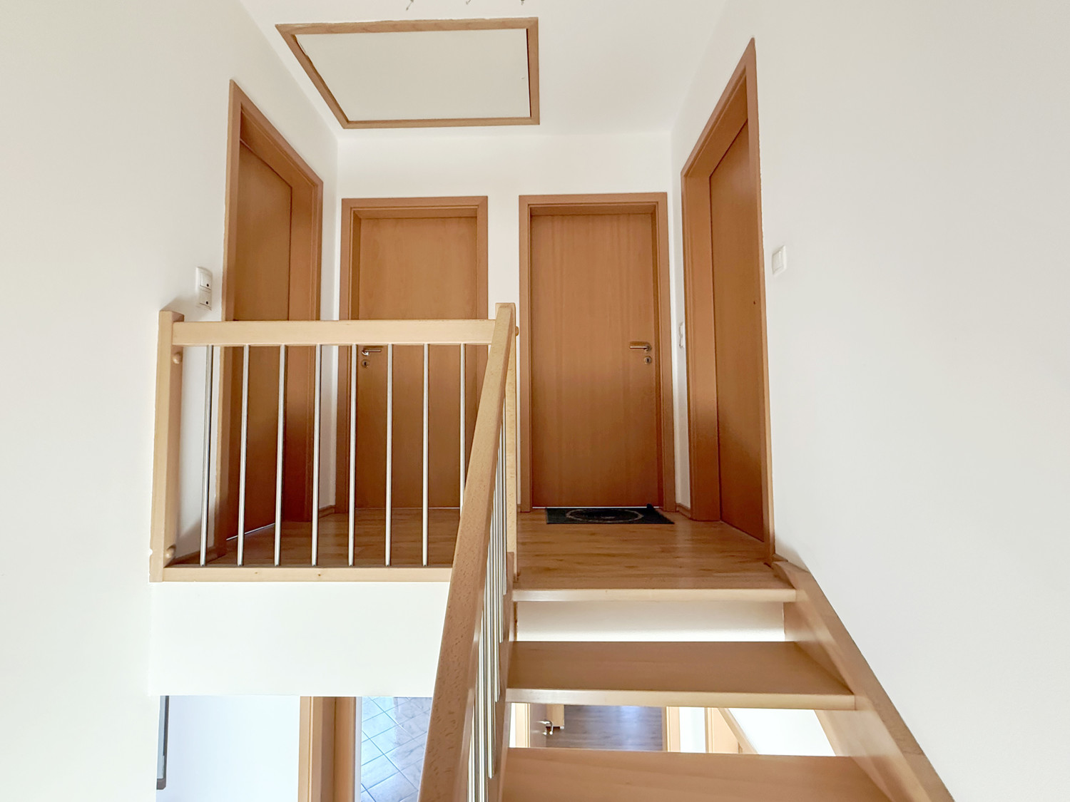 Treppen ins Obergeschoss