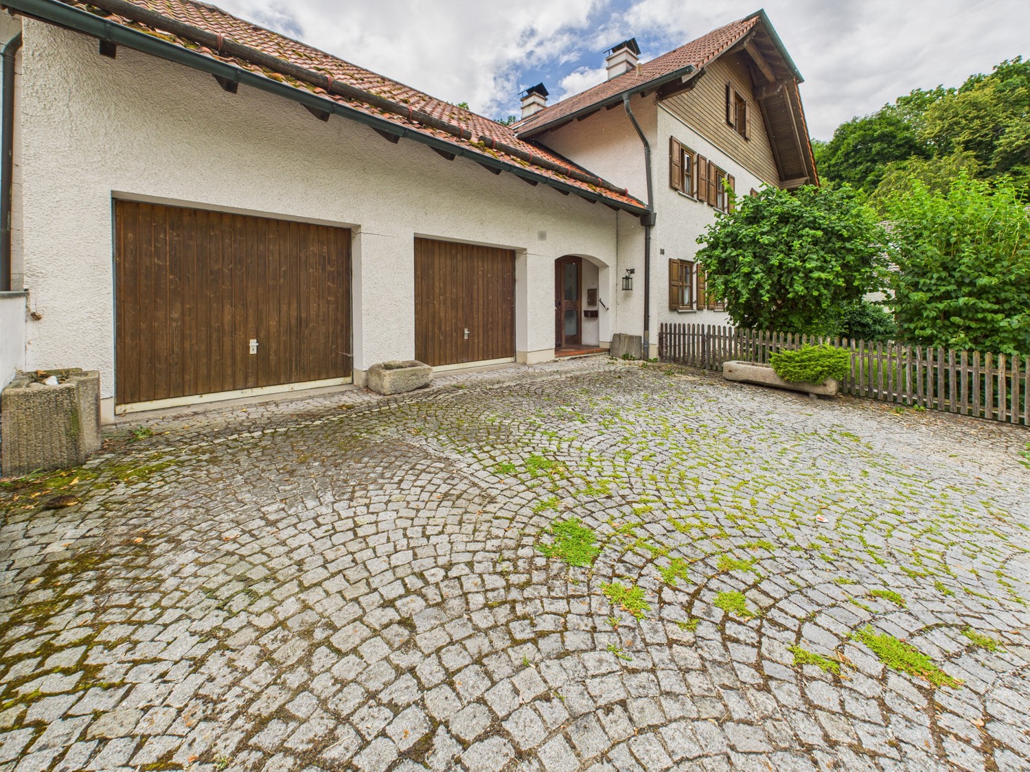 Einfahrt-Garage