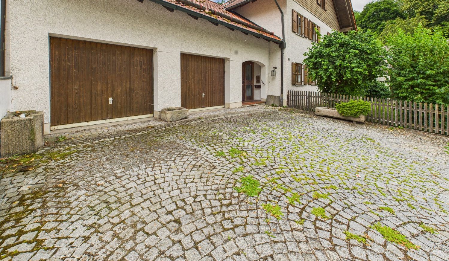 Einfahrt-Garage