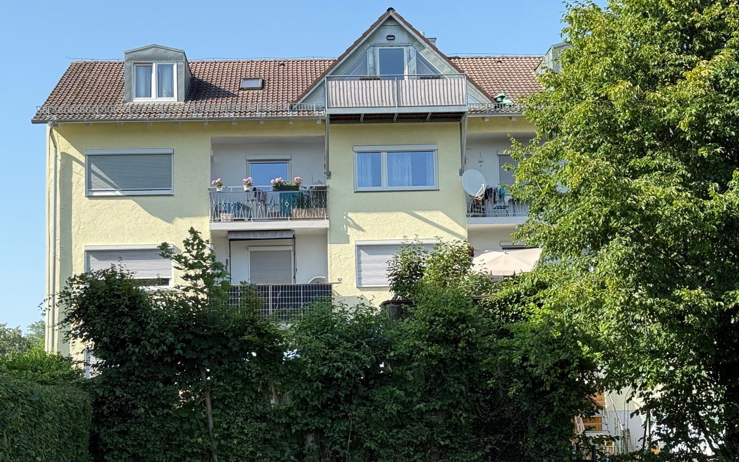 Hausrückseite