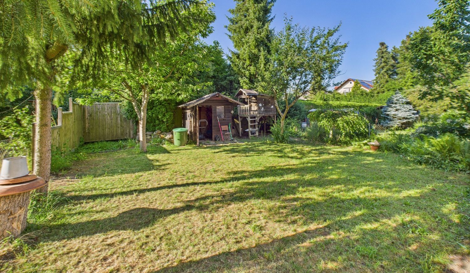 Garten hinterm Haus