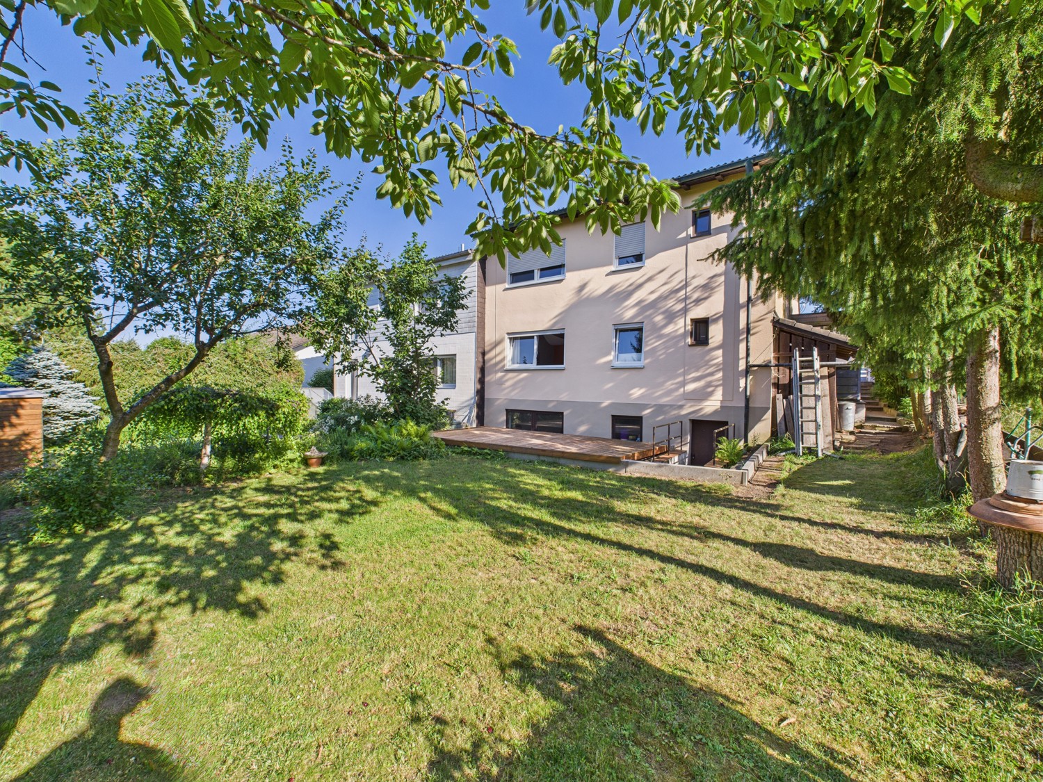 Garten hinterm Haus