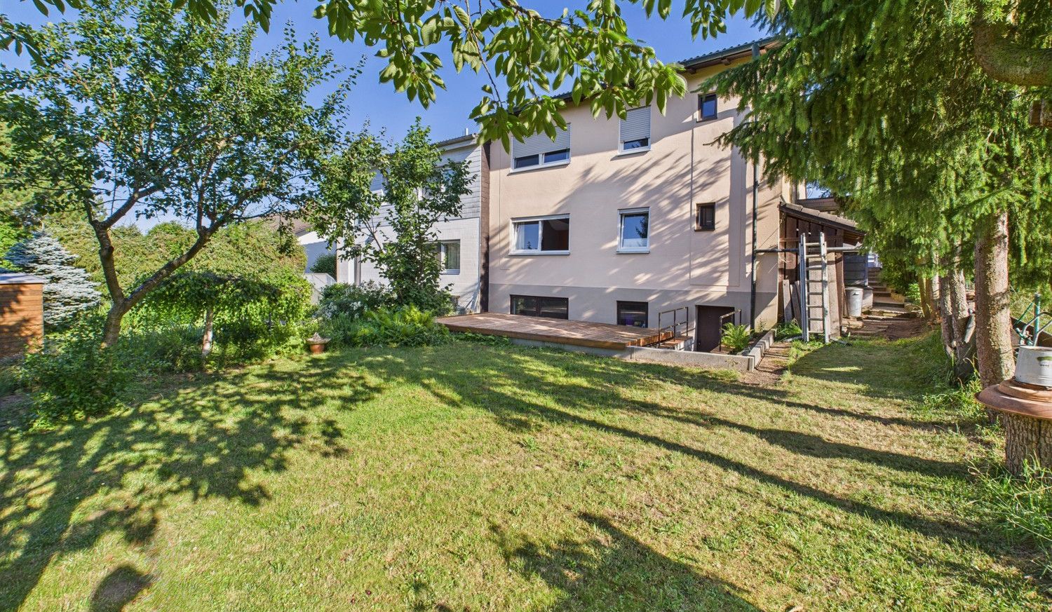 Garten hinterm Haus