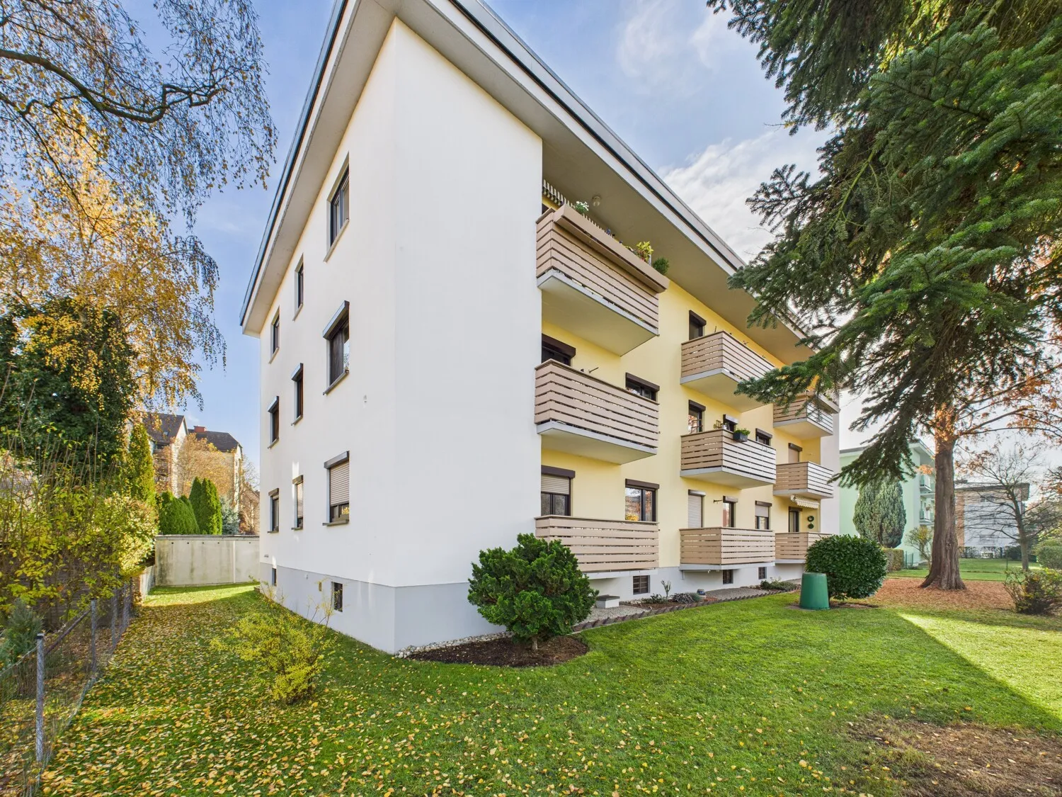 Well-designed 3.5-room apartment with balcony and garden access in the Bayerwaldsiedlung.