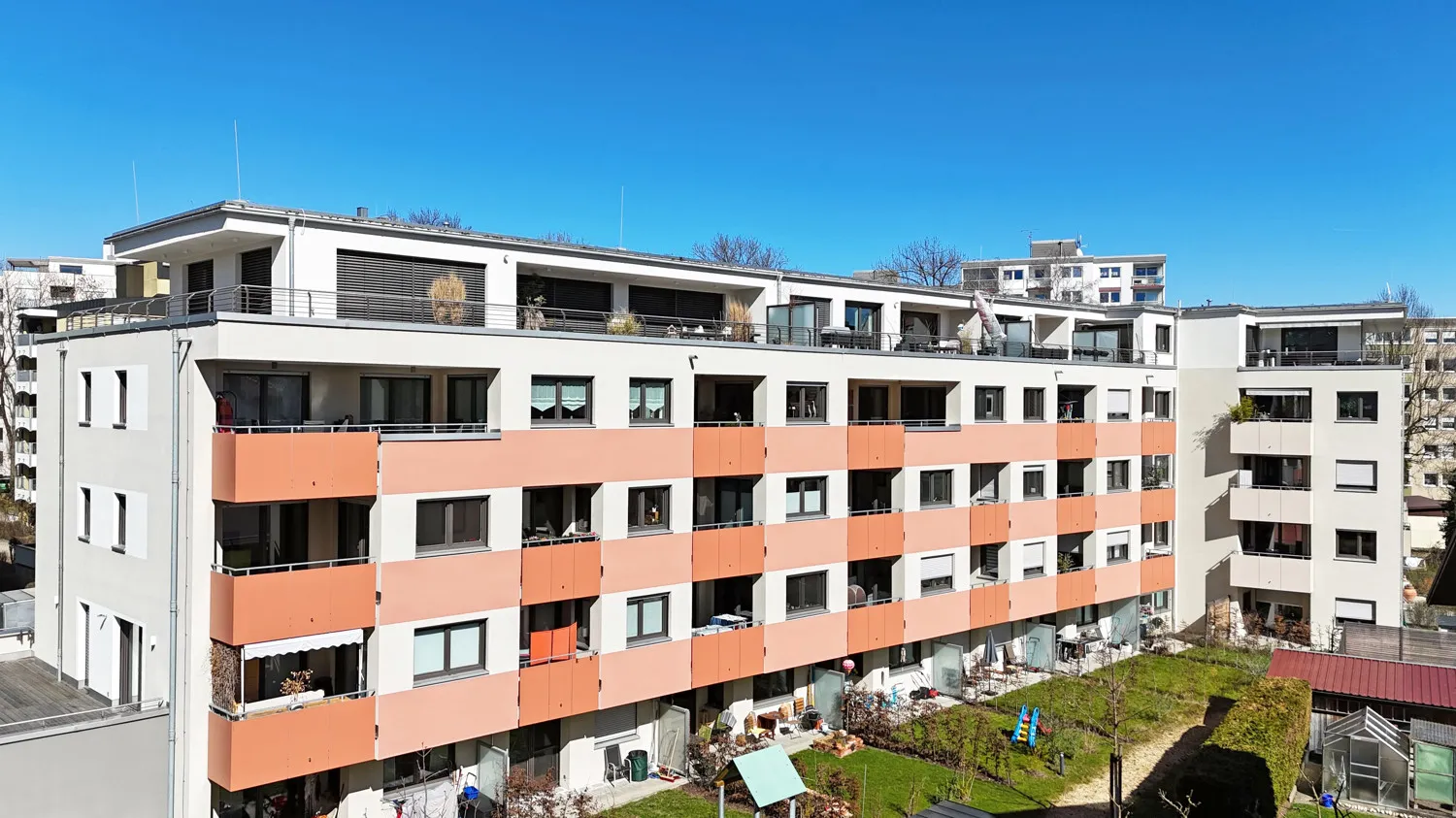 Urban. Hochwertig. Durchdacht. – Sonnige Neubauwohnung mit Balkon, Lift & übergroßen TG-Stellplätzen