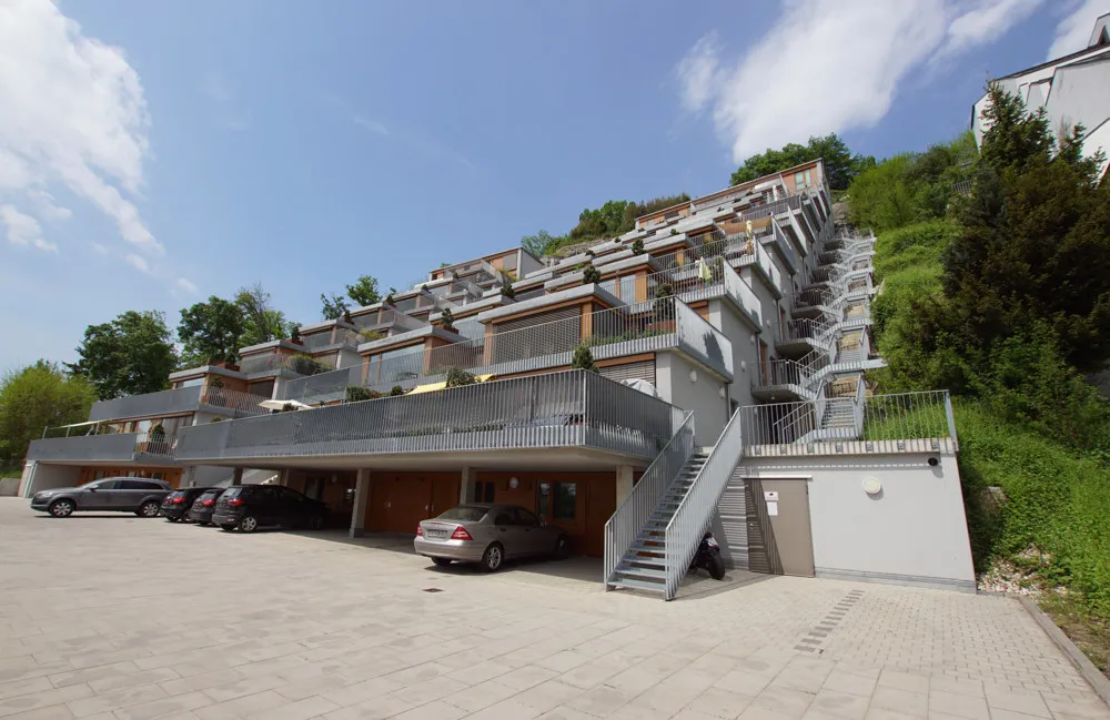 Einziehen und wohlfühlen! Moderne 2-Zimmer-Wohnung mit herrlicher Dachterrasse in beliebter Wohnlage - Photo 2