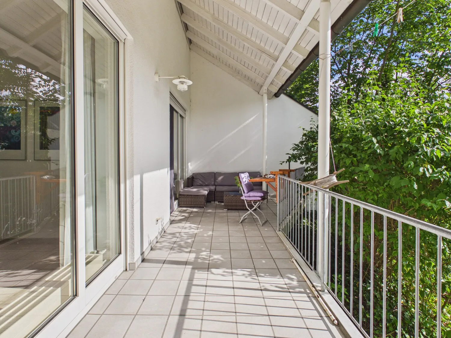 großzügige Südterrasse
