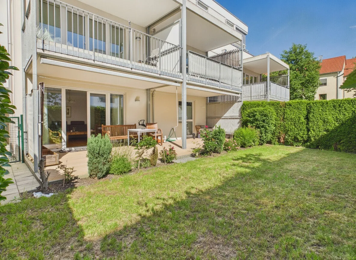 Erdgeschosswohnung mit Terrasse und Garten
