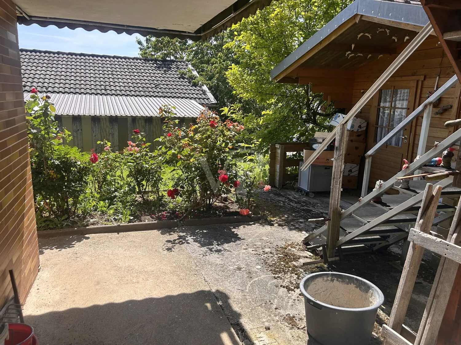 Freisitz und Gartenhütte