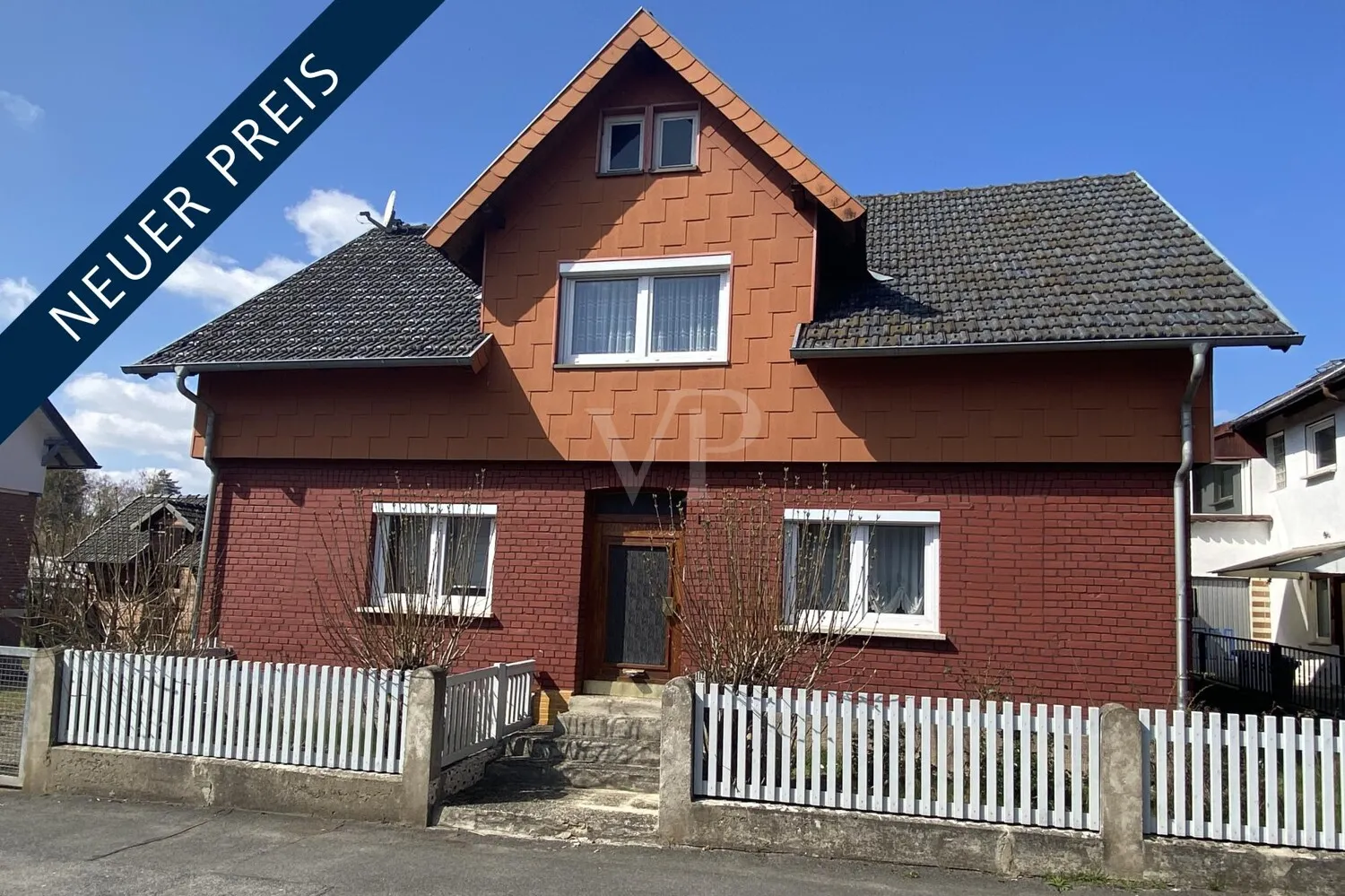 Einfamilienhaus mit großzügigem Nebengebäude