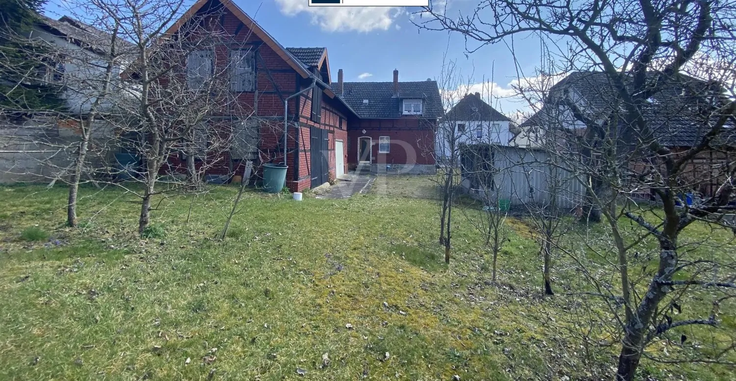 Einfamilienhaus mit großzügigem Nebengebäude