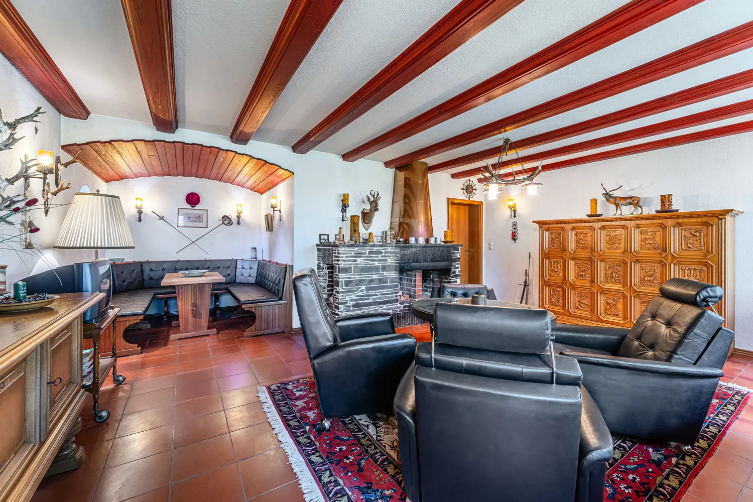 Zimmer mit offenem Kamin - EG