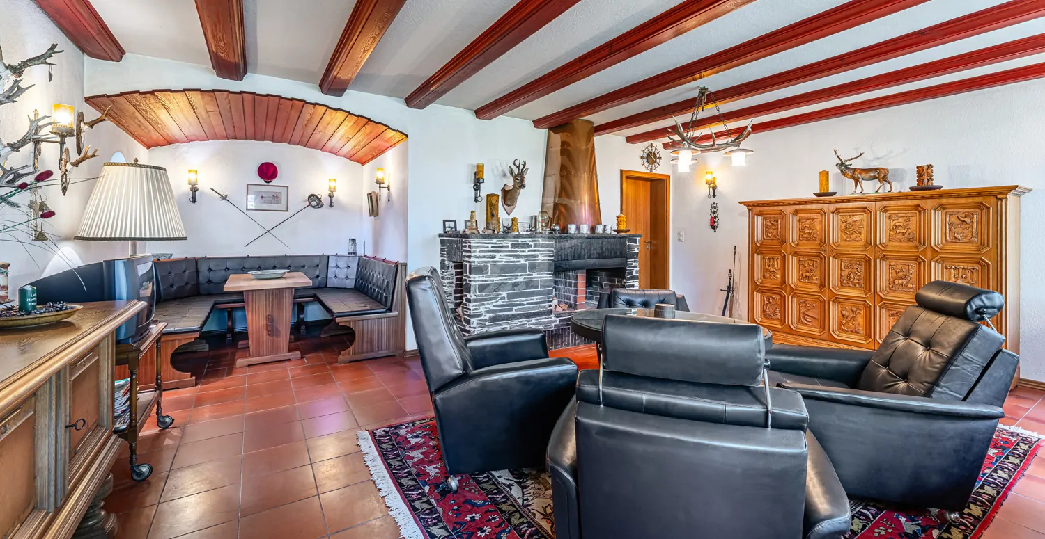 Zimmer mit offenem Kamin - EG