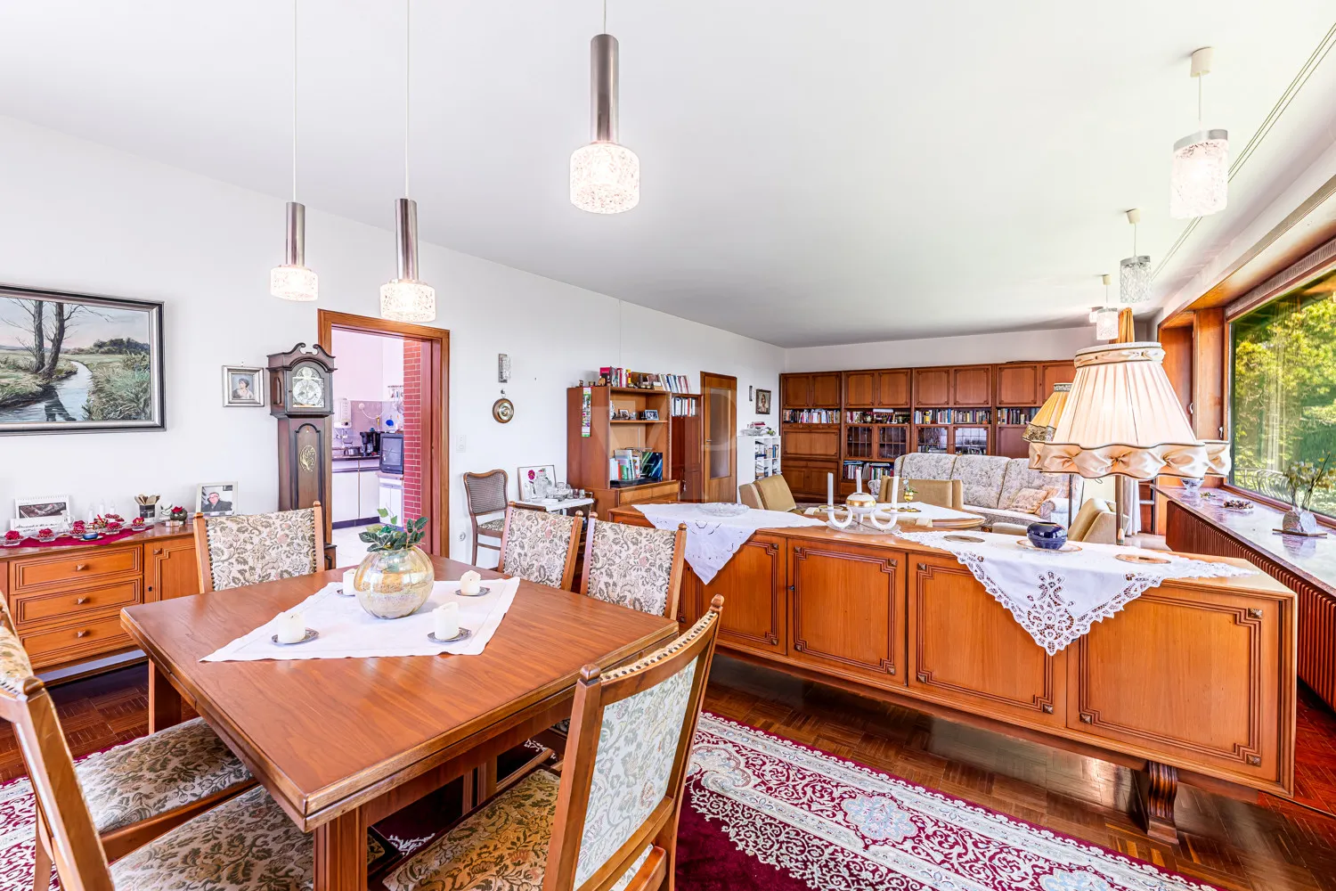 Großzügiger Wohn-/Ess-/ und Arbeitsbereich - OG