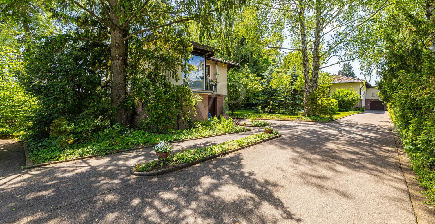 Zuwegung zum Einfamilienhaus und zur Villa