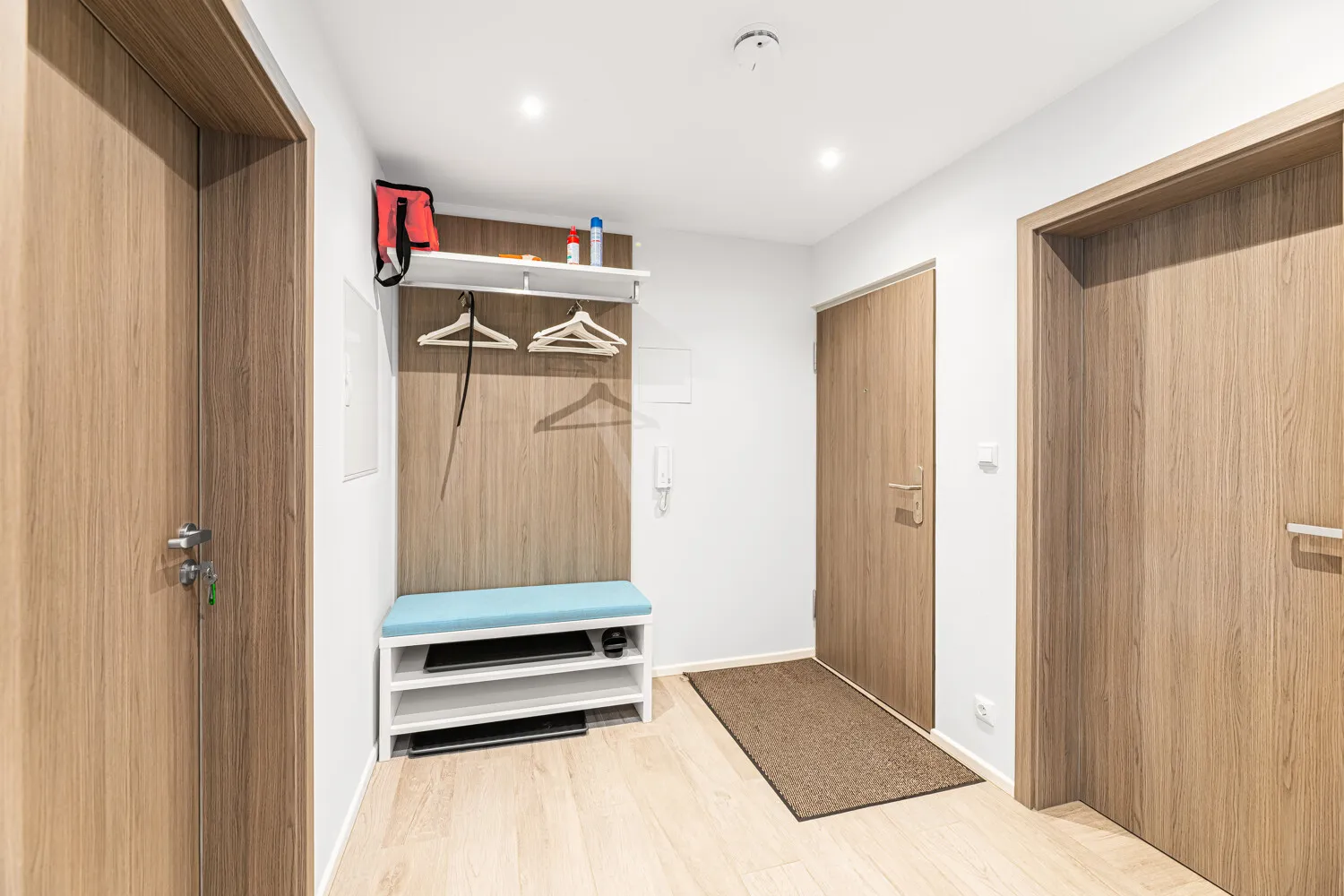 Eingang & Garderobe