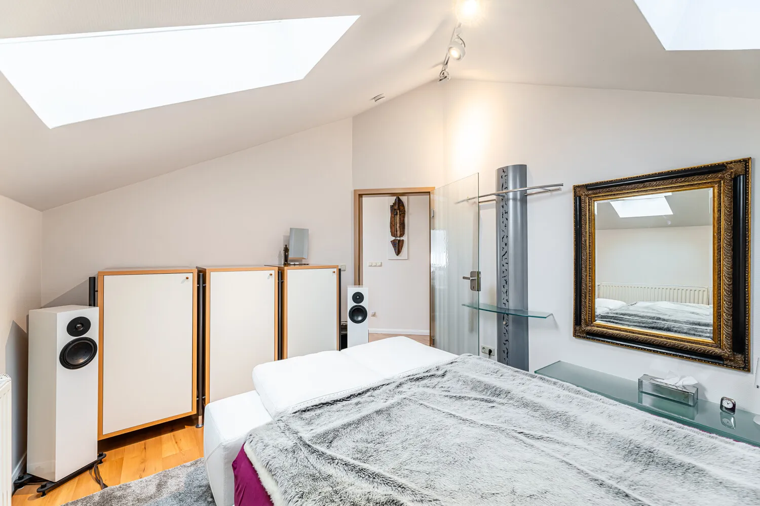 Schlafzimmer DG