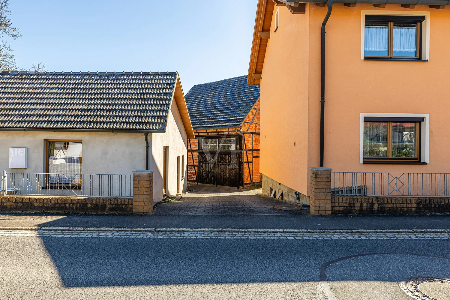 Zugang zu Scheune und Innenhof