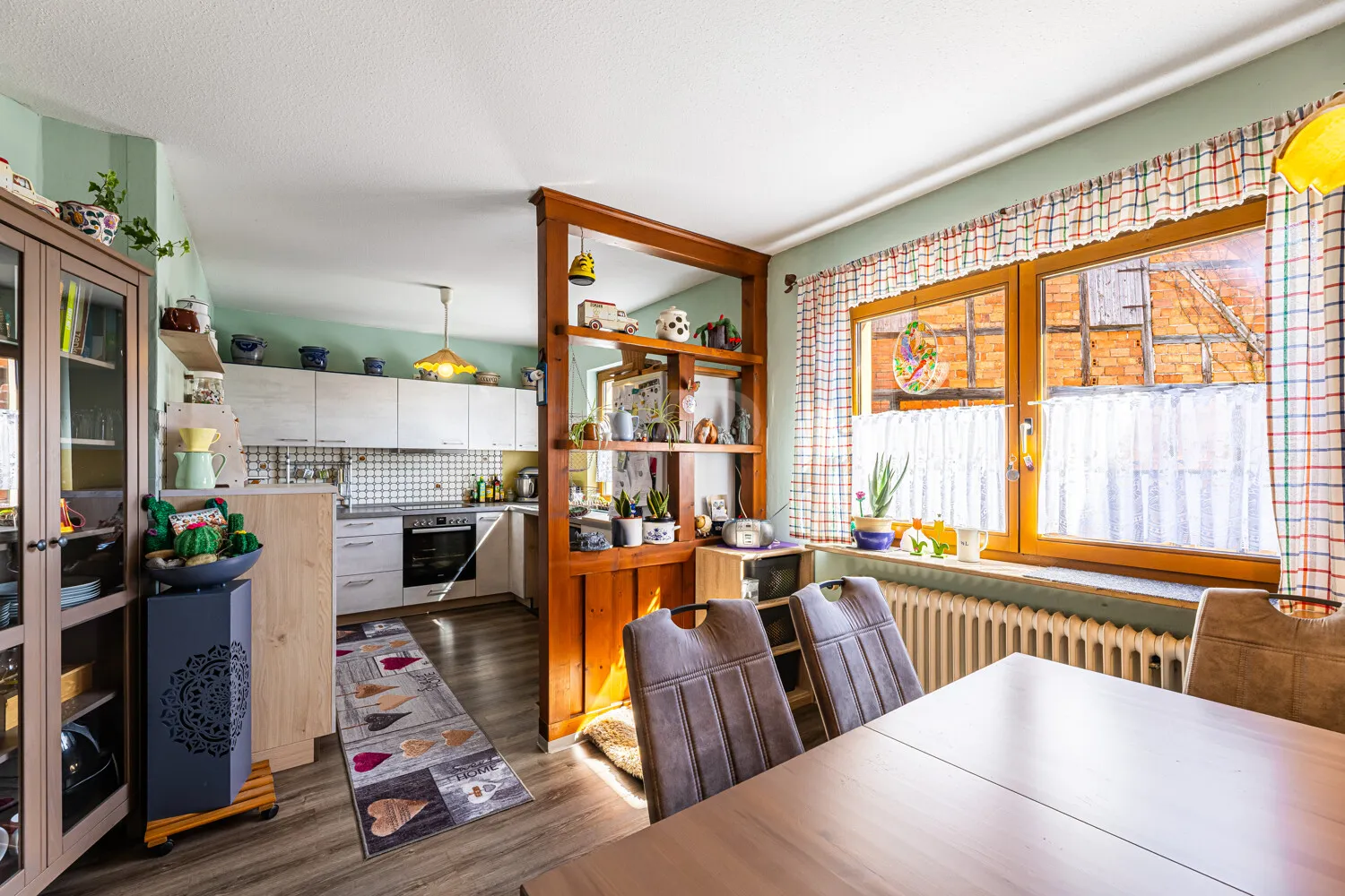 Küche und Esszimmer