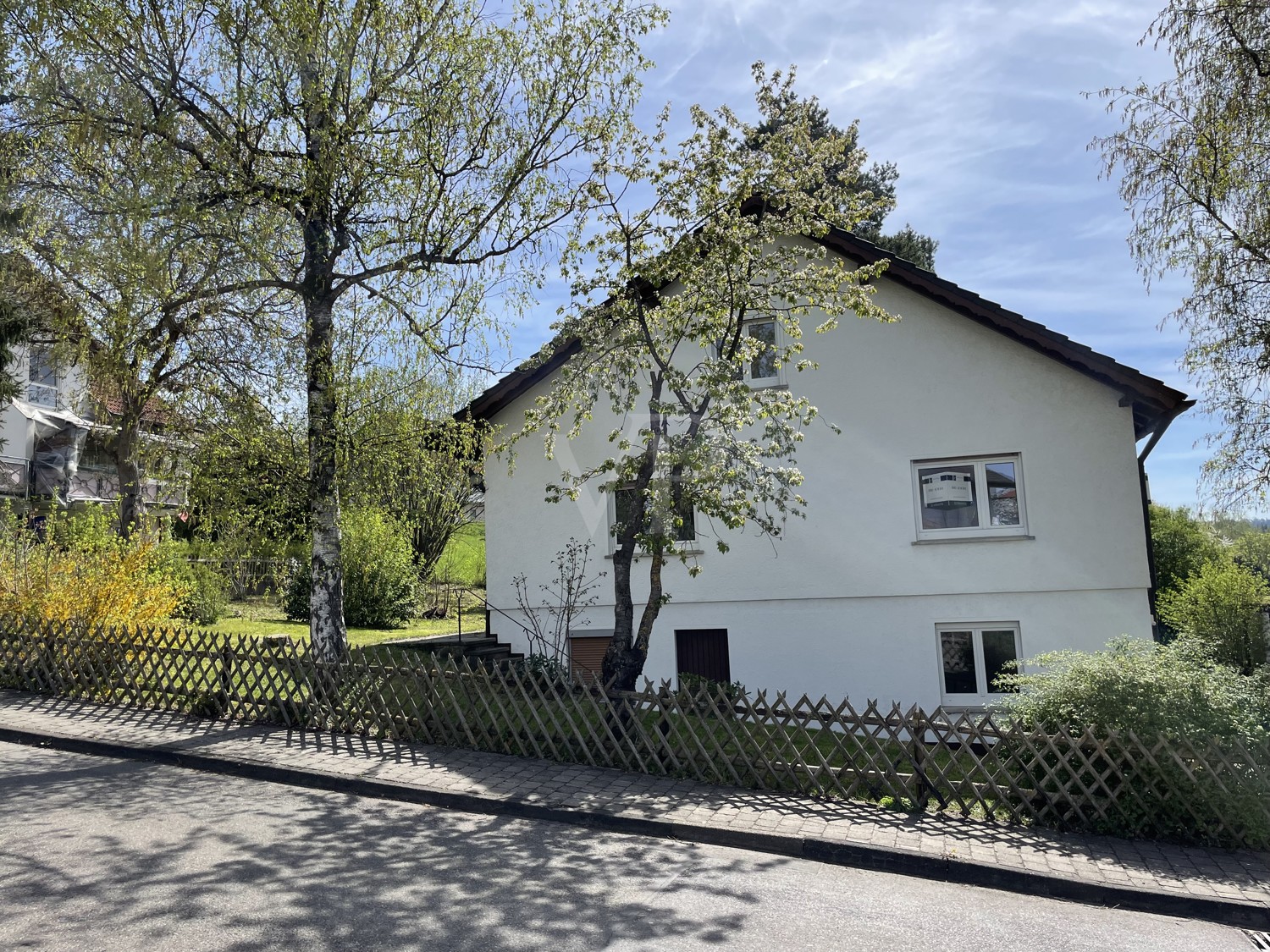 Großzügiges Einfamilienhaus mit Blick auf Tälesee und Schwäbische Alb