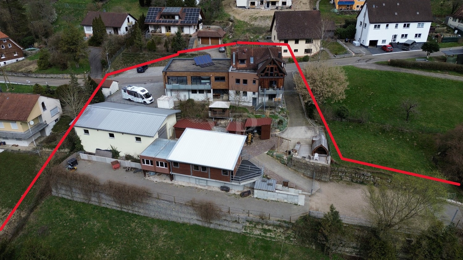 Modernes Anwesen mit Reitanlage und 3,8 ha Pachtfläche