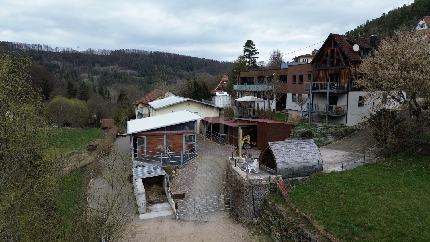 Modernes Anwesen mit Reitanlage und 3,8 ha Pachtfläche