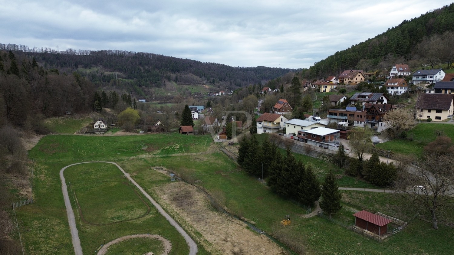 Modernes Anwesen mit Reitanlage und 3,8 ha Pachtfläche