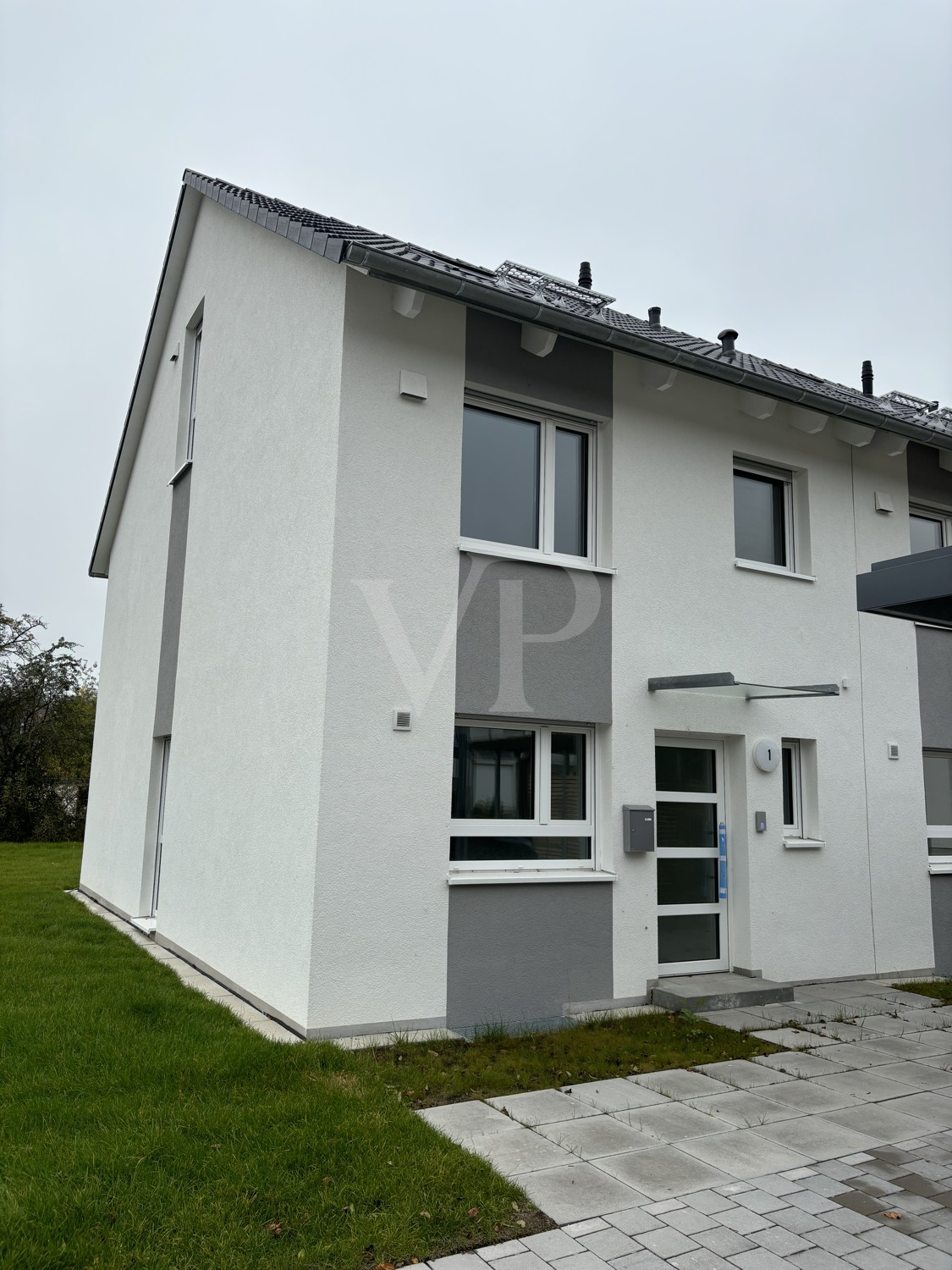 Erstbezug Reihenendhaus mit großem Garten, Stellplatz und Carport