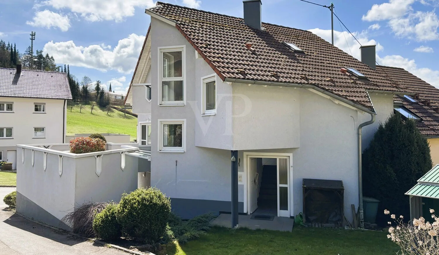 Doppelhaushälfte mit Einliegerwohnung, Garage und Dachterrasse