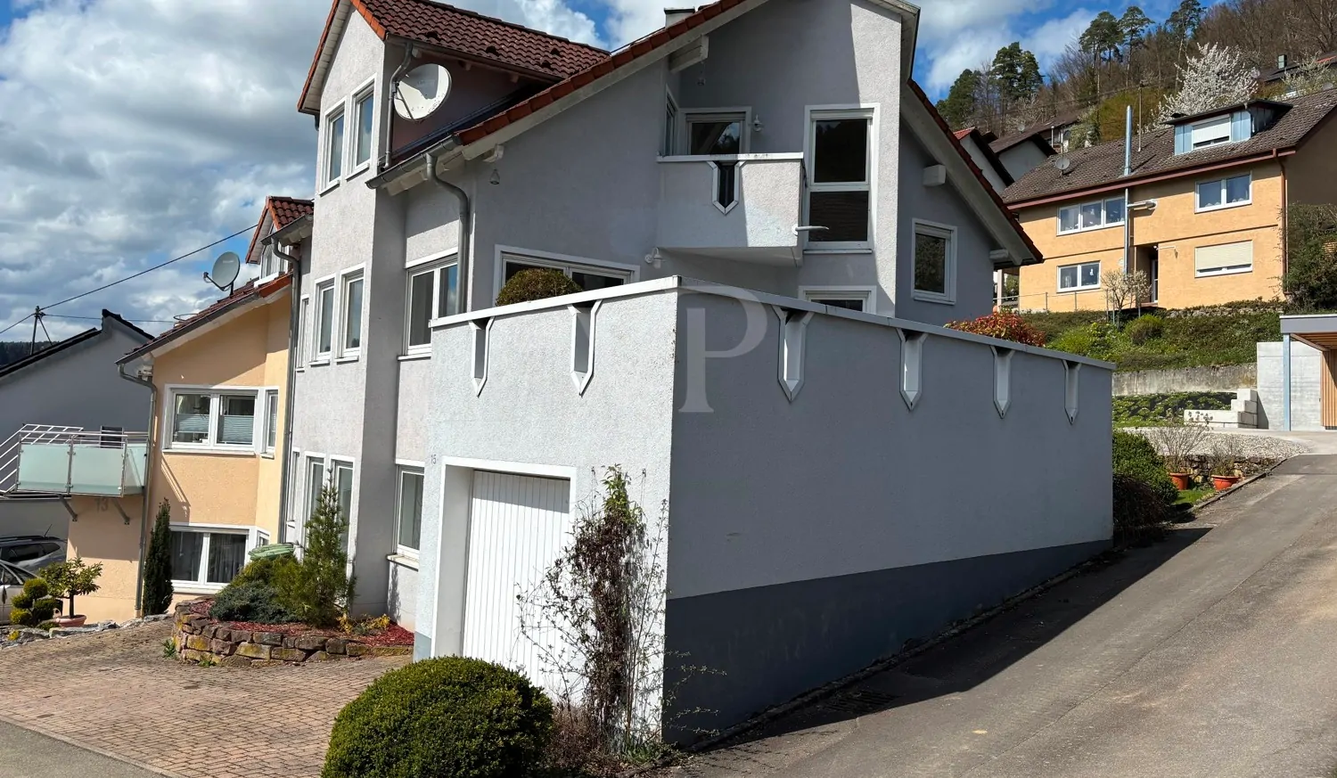 Doppelhaushälfte mit Einliegerwohnung, Garage und Dachterrasse