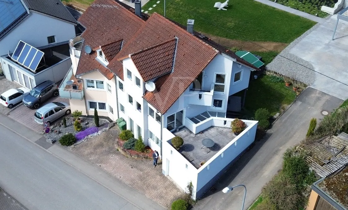 Doppelhaushälfte mit Einliegerwohnung, Garage und Dachterrasse