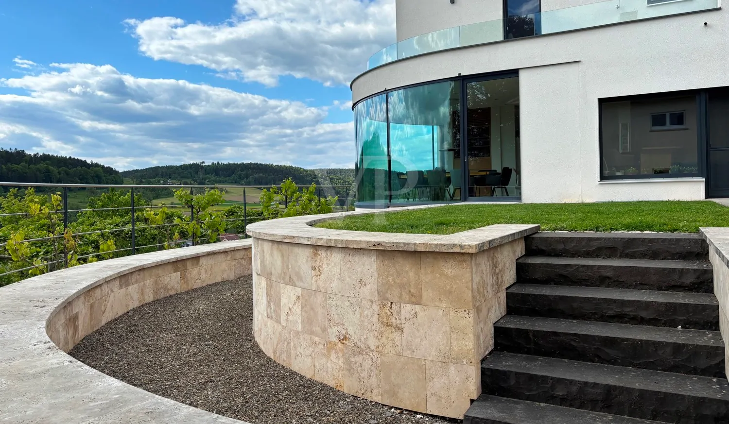 Einzigartige Architektur mit spektakulärer Aussicht und moderner Ausstattung