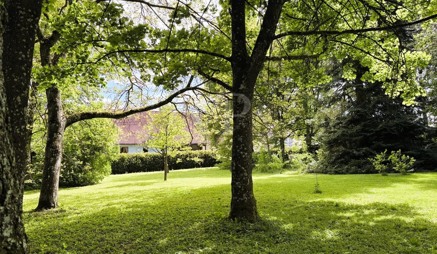 Villa mit Park in ländlicher Umgebung