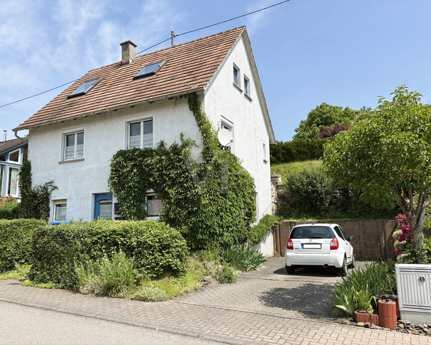 Ruhiges Zuhause mit Kaminofen und Terrasse in Naturnähe