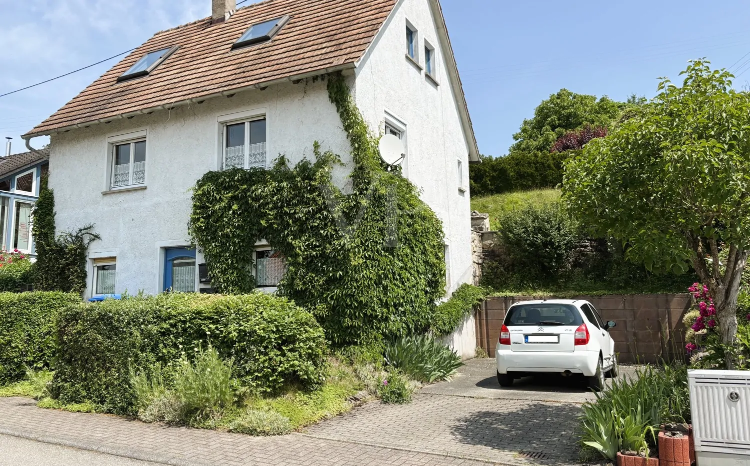 Ruhiges Zuhause mit Kaminofen und Terrasse in Naturnähe