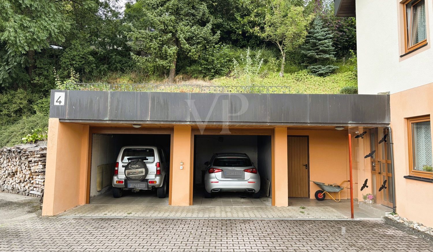 Einfamilienhaus mit Einliegerwohnung, Doppelgarage und Aussicht