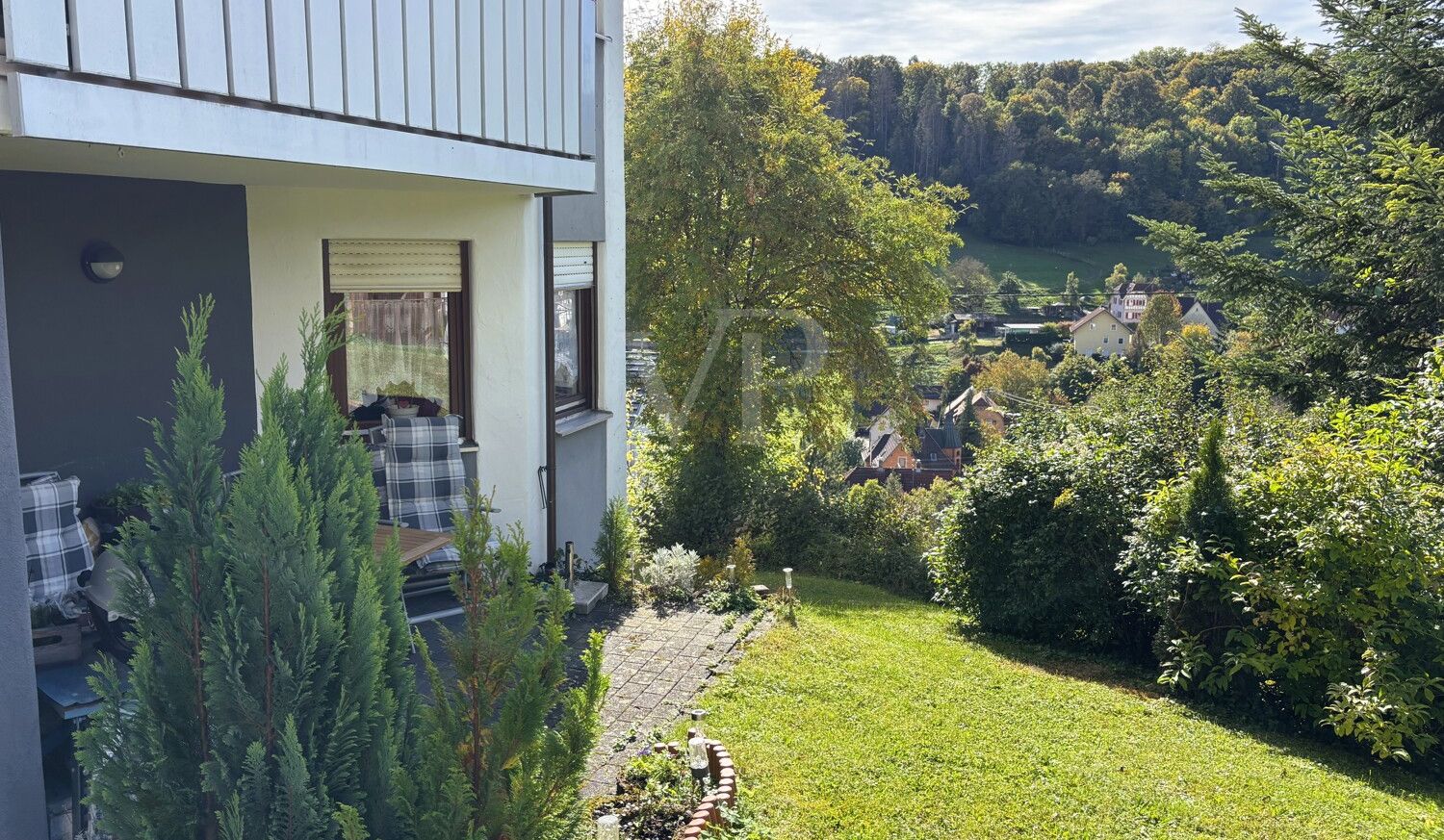 Eigentumswohnung mit Terrasse und Balkon, 2 Stellplätze