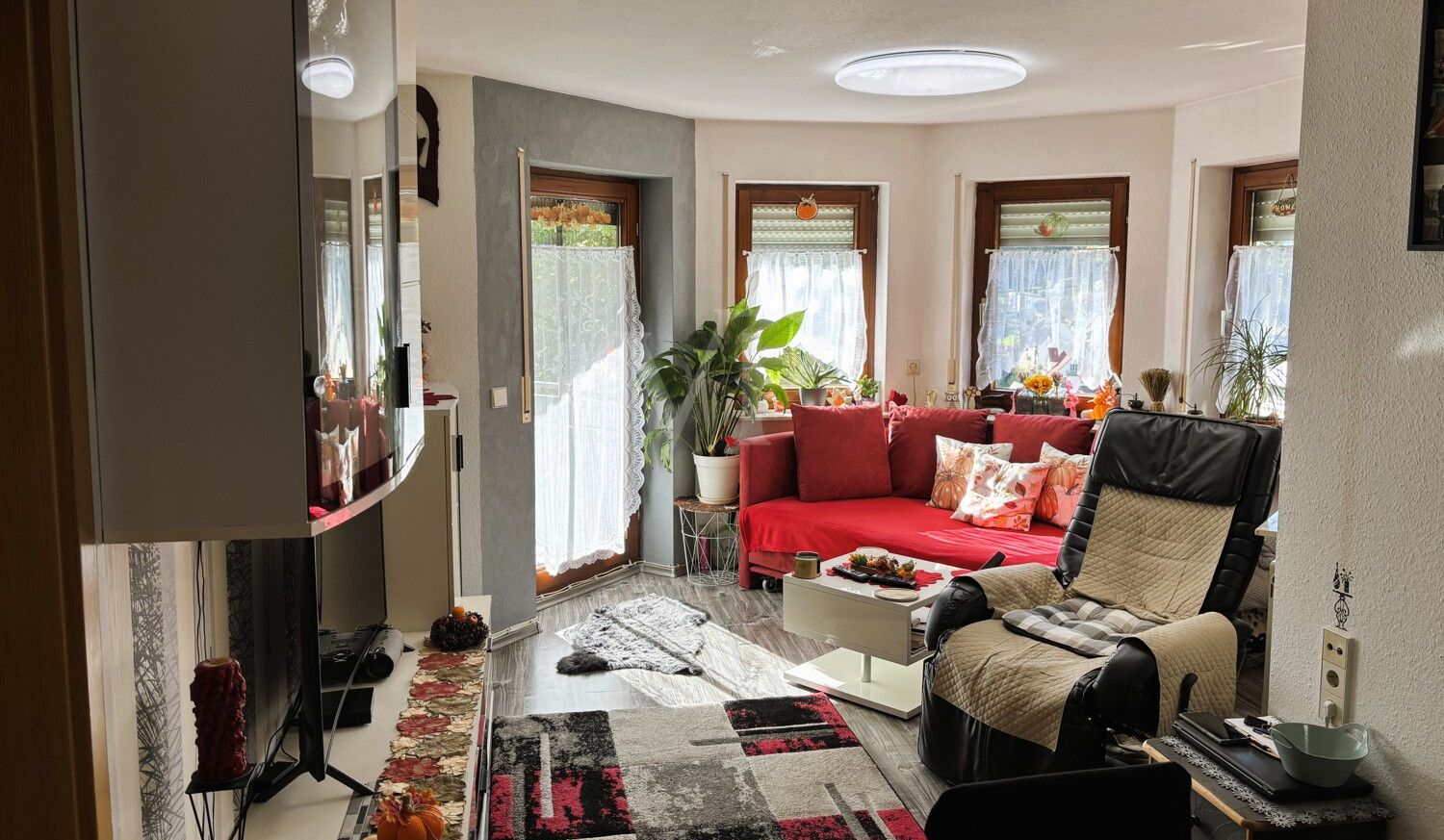 Eigentumswohnung mit Terrasse und Balkon, 2 Stellplätze